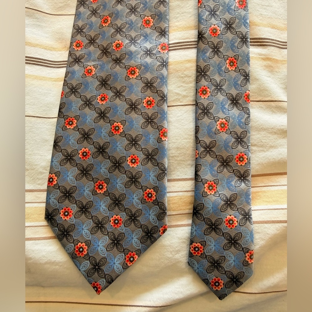 Ermenegildo Zegna 100% Silk Tie - Silver with Blue Floral Medallion
